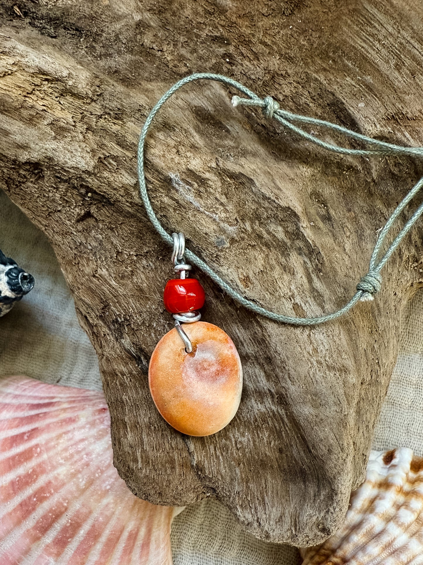 Muschelkette silber/rot/grün