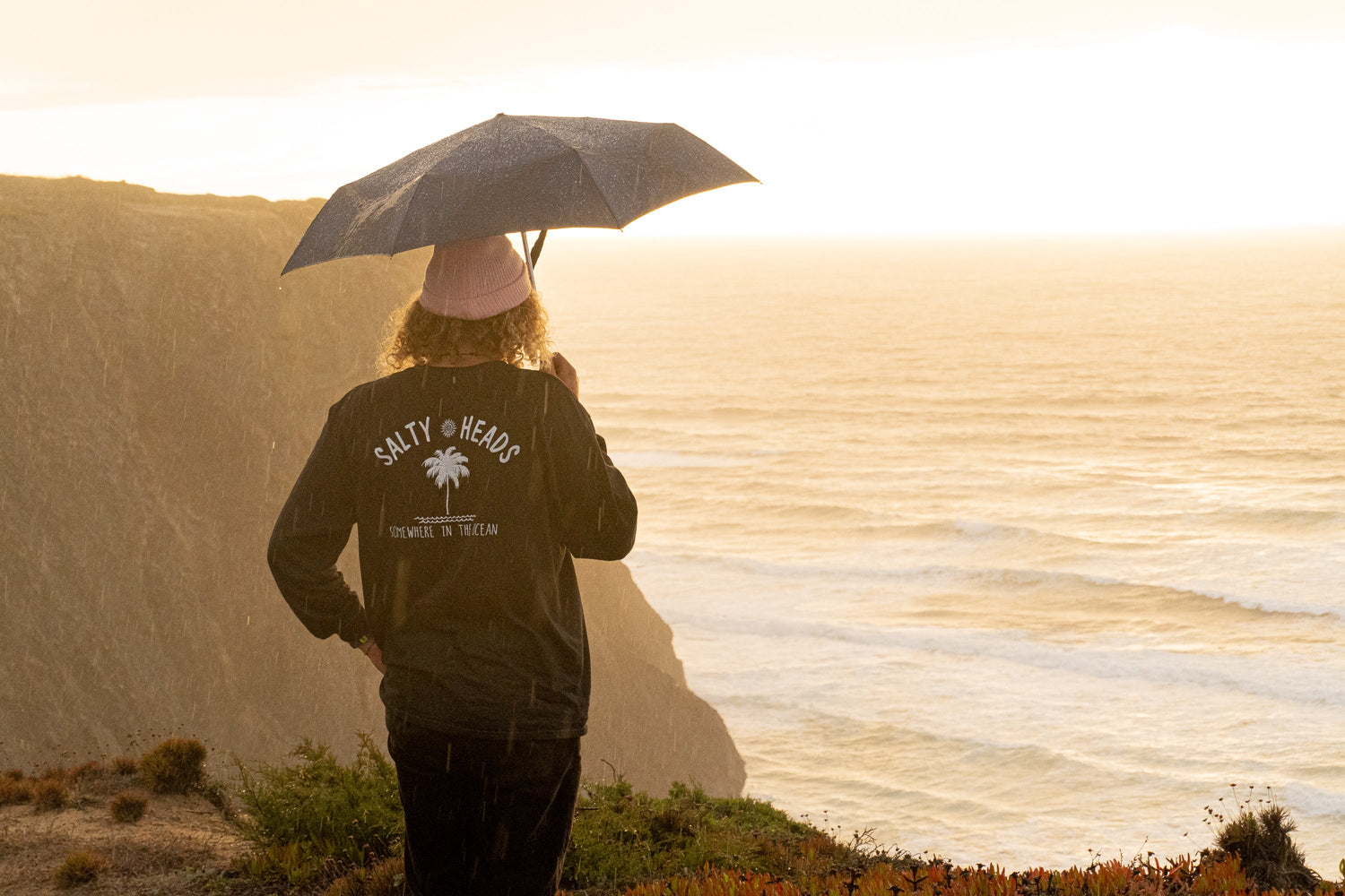 Nachhaltiges Bio-Baumwolle Longsleeve von Salty Heads in schwarz – handbedruckt