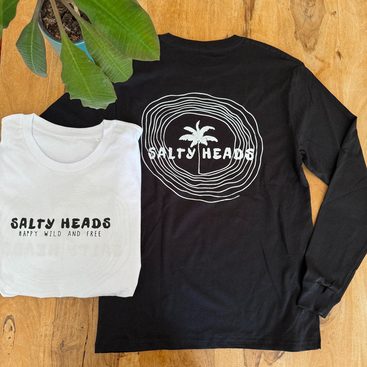 Happy wild and free // Longsleeve black&white
