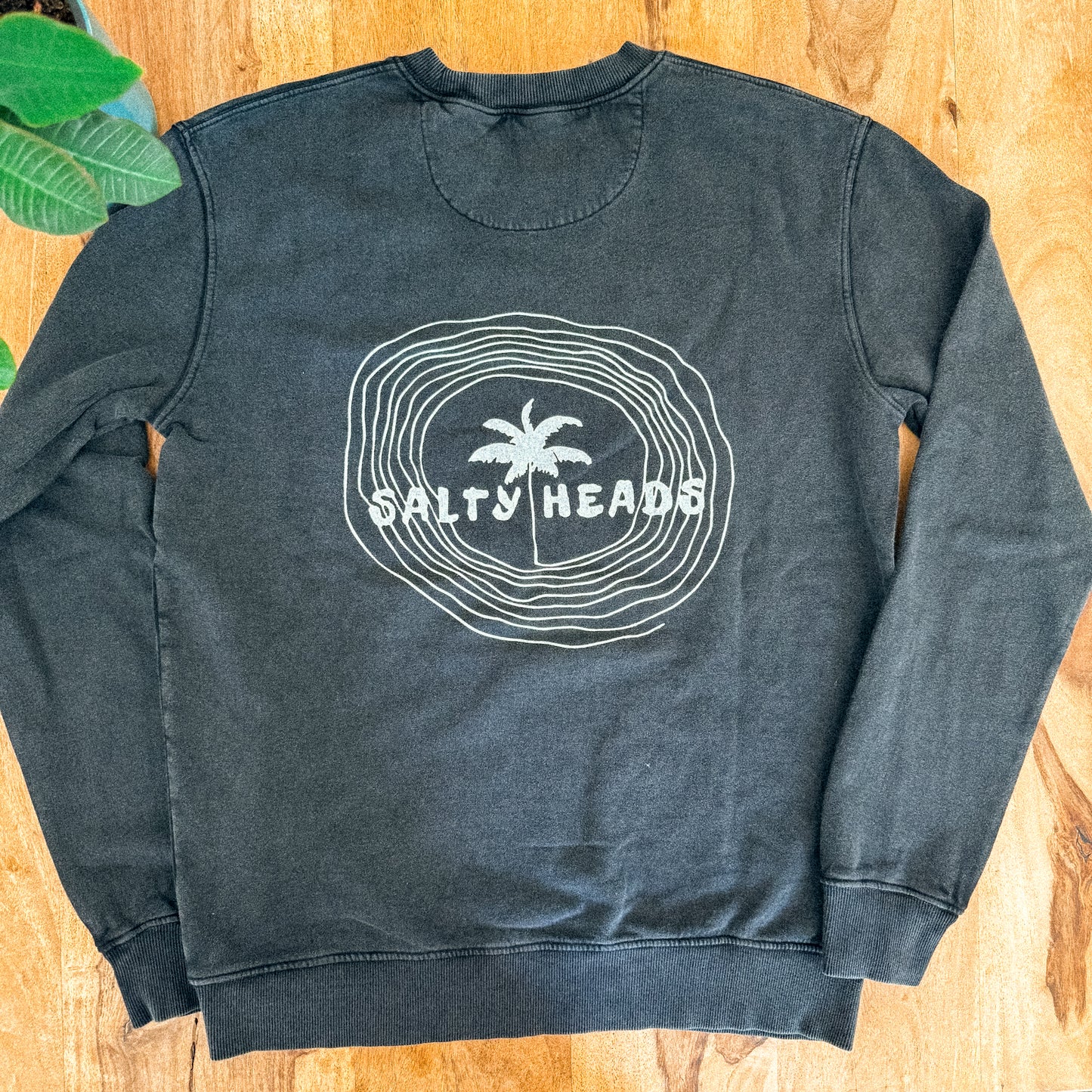 Happy wild and free // Washed Sweater "schwarz, rot"