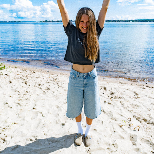 Happy wild and free// Crop Top "verwaschenes schwarz"