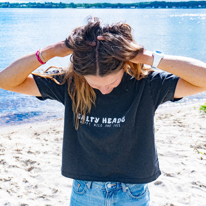 Happy wild and free// Crop Top "verwaschenes schwarz"