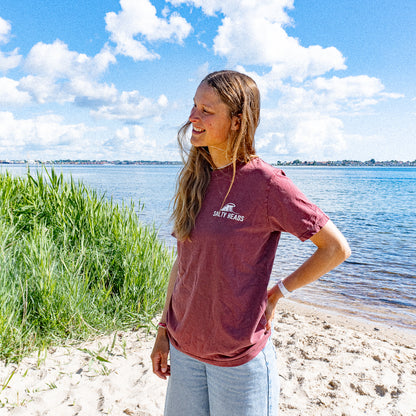 The best surfer is the one having the most fun // Washed Shirt "rot"