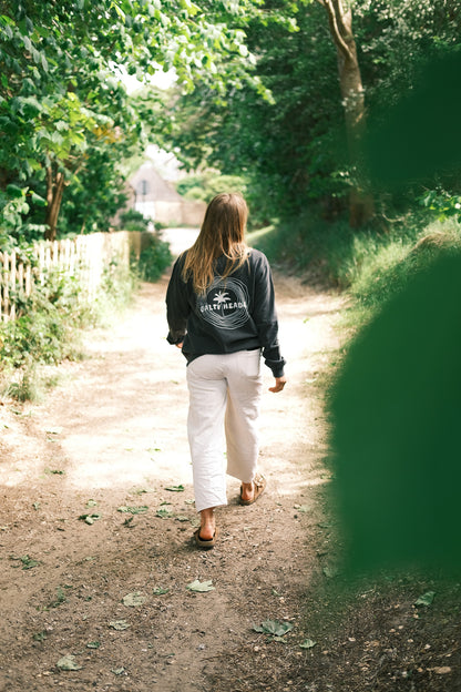Happy wild and free // Washed Sweater "schwarz, rot"