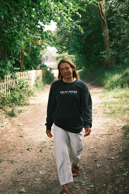 Happy wild and free // Washed Sweater "schwarz, rot"