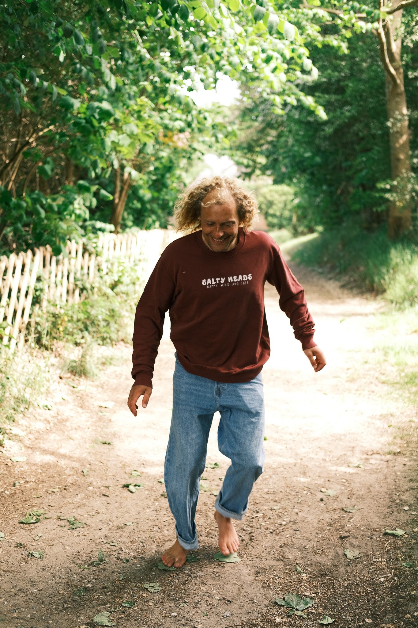 Happy wild and free // Washed Sweater "schwarz, rot"